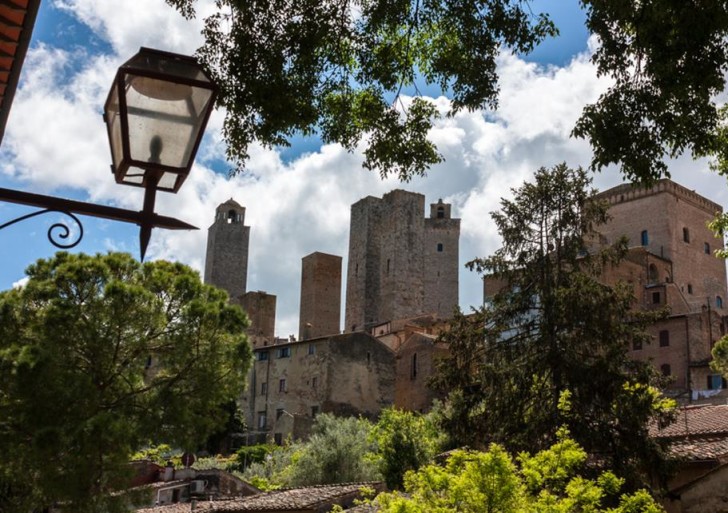 #UnconventionalSangi Da Porta San Giovanni a Sant’Agostino tra campagna e mura medievali