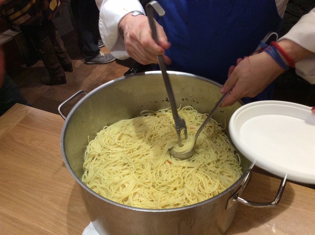 spaghetti-con-colata-di-alici-eataly-firenze